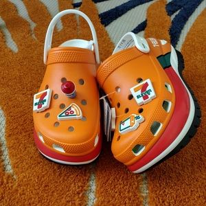 New limited edition 7/11 mega crush clog crocs M5/W7
